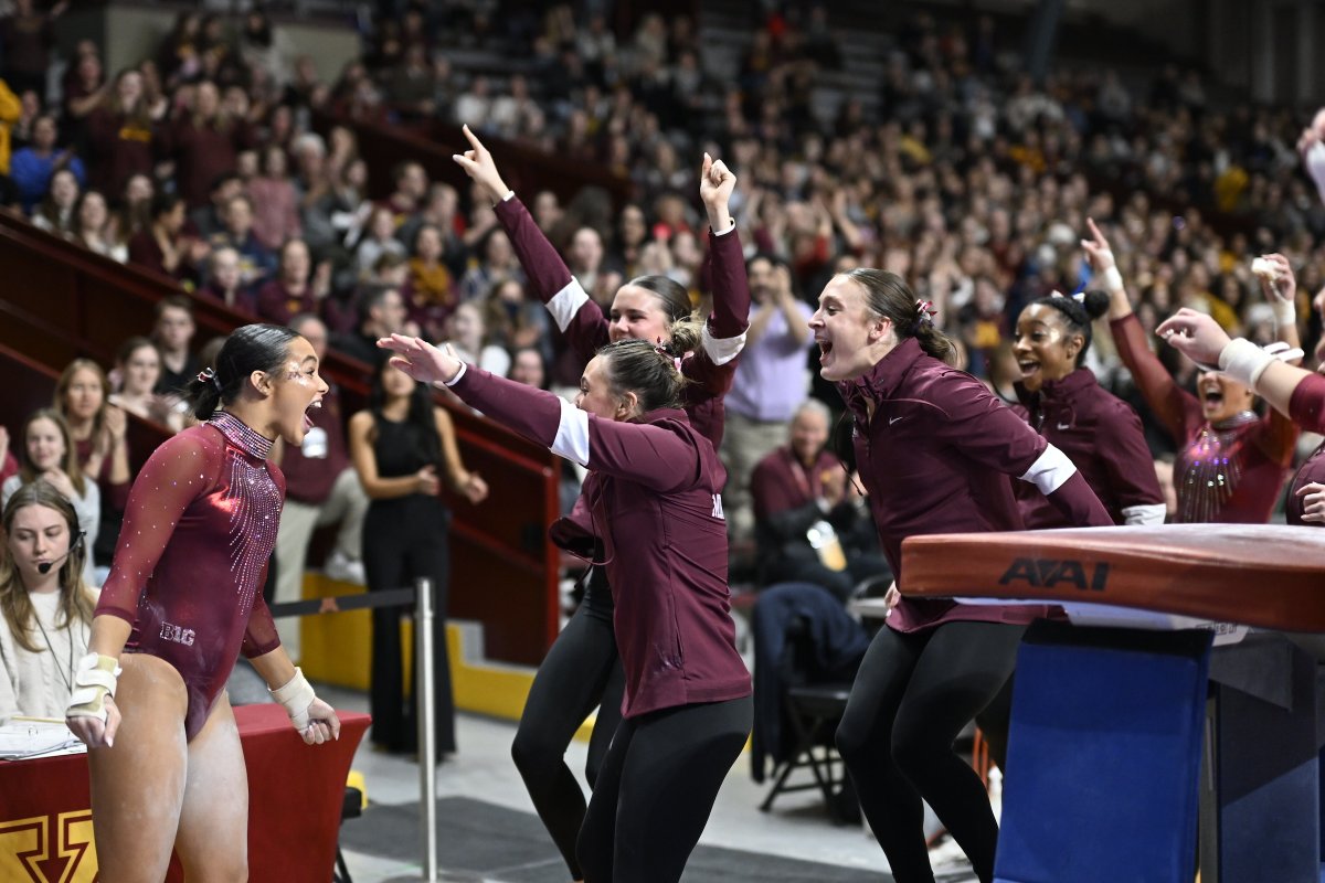 No. 17 Minnesota (5-0, 1-0 B1G) started off conference play with a decisive victory over the No. 20 Iowa Hawkeyes (1-1, 0-1 B1G).

Multiple #Gophers set season and career-bests, including seniors Katie Horak and Ella Sirjord on beam.

Recap ⬇️

z.umn.edu/B1GOpen24