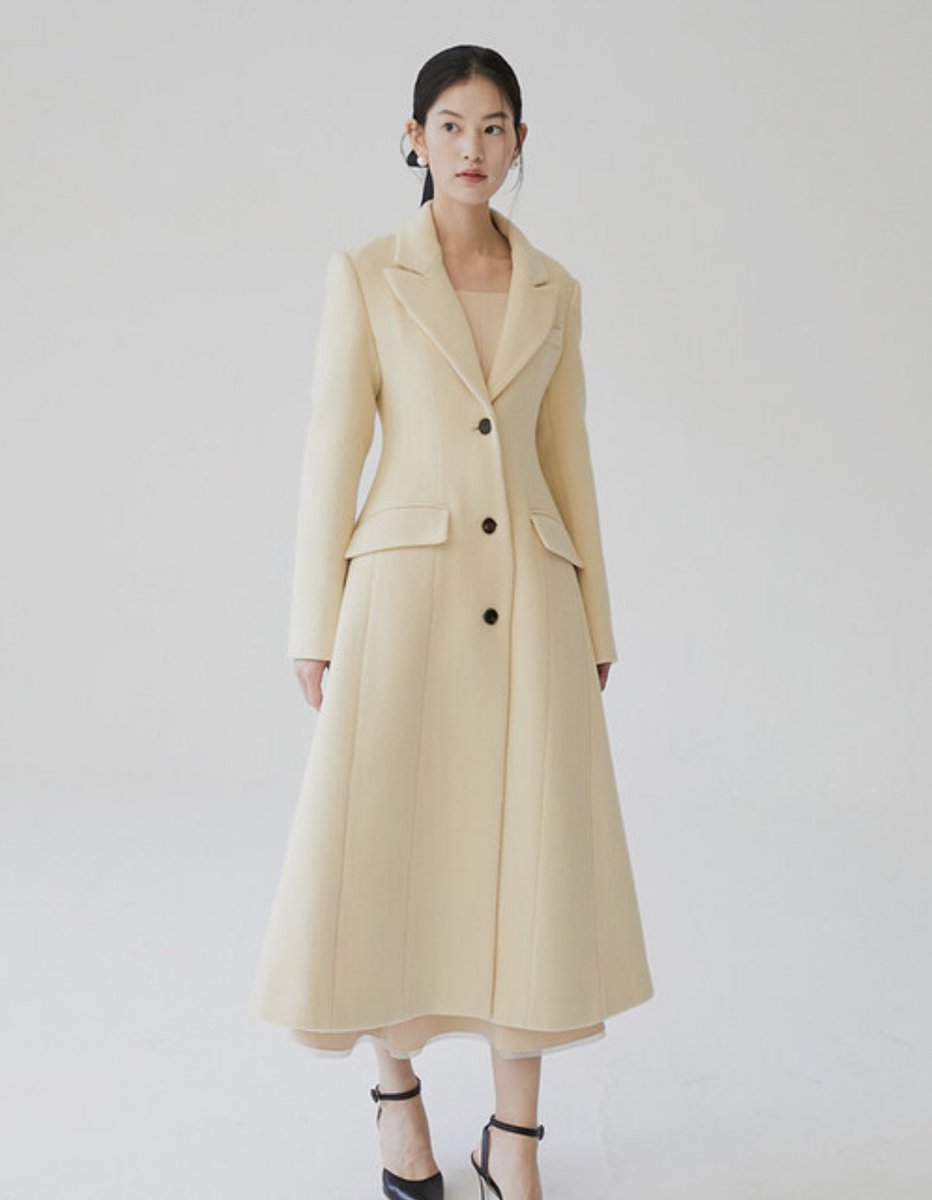 비에이유 브라이드앤유 코트 벼룩해요!
사이즈 1 제품이고 제품명 TANIA Classic A-line coat 입니다. 원가 838,000인데 350,000에 저렴하게 보내드려요, 택 아직 안뗀 컨디션 좋은 매물입니다 🏷️