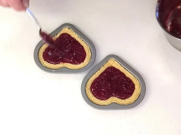 asaishoten's tweet photo. ハートのリンツァートルテ　Recipe No.640
https://t.co/t7dTKgqKdP #バレンタイン #Valentine #ジャム #リンツァートルテ #linzertorte #ハート型 #レシピ #recipe #お菓子作り #お菓子作り好きな人と繋がりたい #浅井商店 #かっぱ橋浅井商店 https://t.co/AyPpuxHXzL