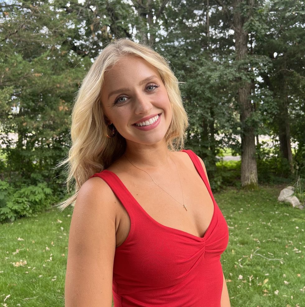 BachelorFantake's tweet photo. Tragic story to tell ✅ 
Grew up on a Christmas Tree farm ✅

The producers must have fallen to their knees when this woman walked into the room.

#TheBachelor https://t.co/NMyMyxLbpn