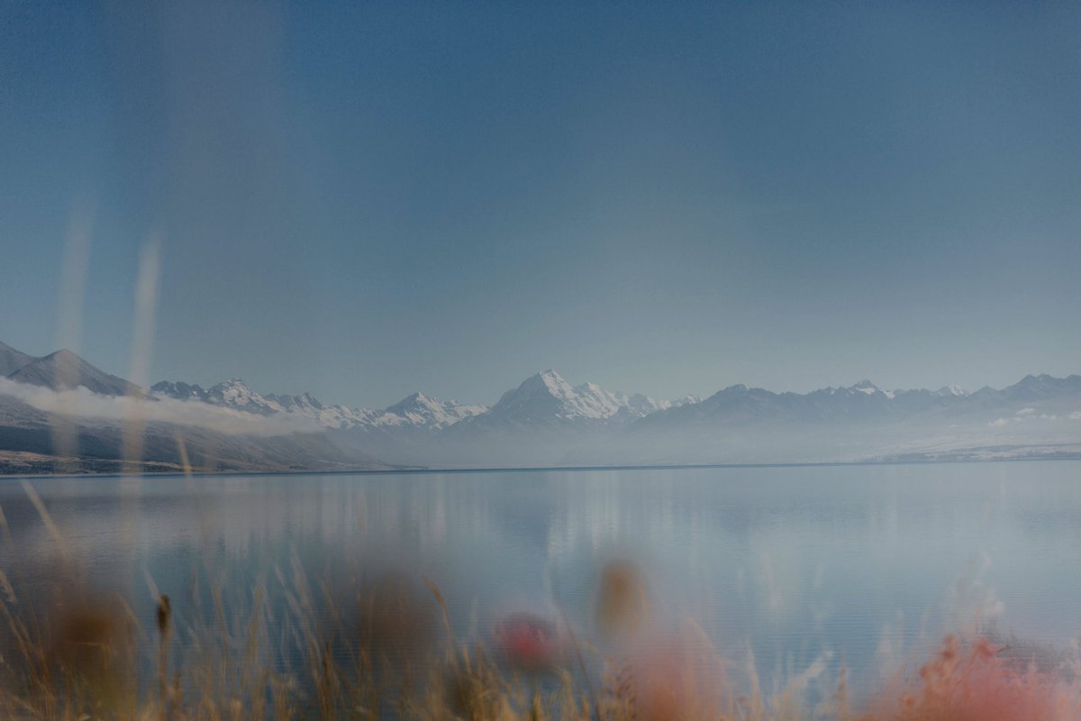 Perfectly crisp mornings on the edge of Lake Pukaki 🩵