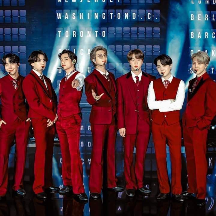 teemaahh54's tweet photo. If you're reading this drop a Bangtan in red ❤️

I give you  #BTS0T7 and my boo #JHOPE https://t.co/zbNZXnzuXY