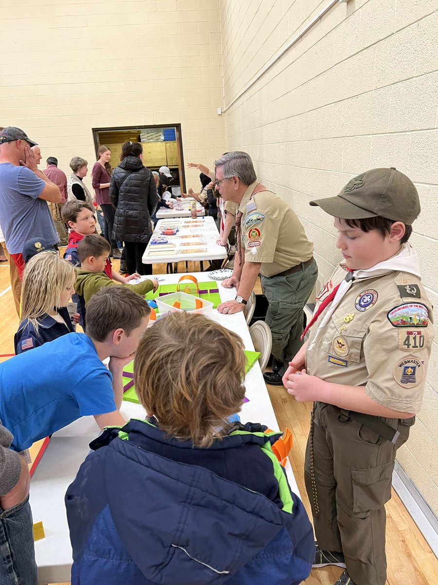 MrsBrowniscool's tweet photo. Ran a #stem event this weekend for 86 #cubscouts and their parents. It was a resounding success thanks to the #stemactioncenter , #NASA and #redbuttegarden . Yay for curiosity! https://t.co/GFLbx0Rl83