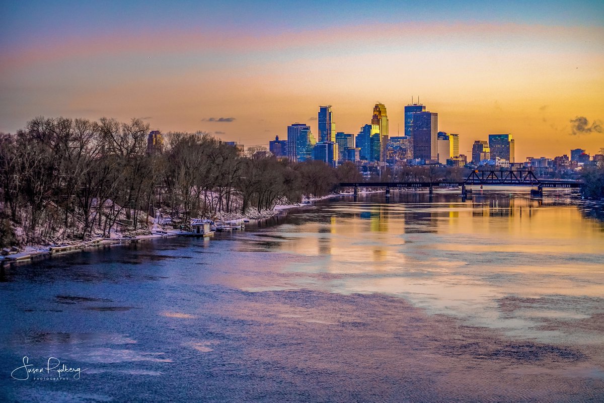 Minneapolis Winter Sunset #photography #art #photography #sunset #photo #travel #minneapolis  #photooftheday #landscapephotography #wintersolstice