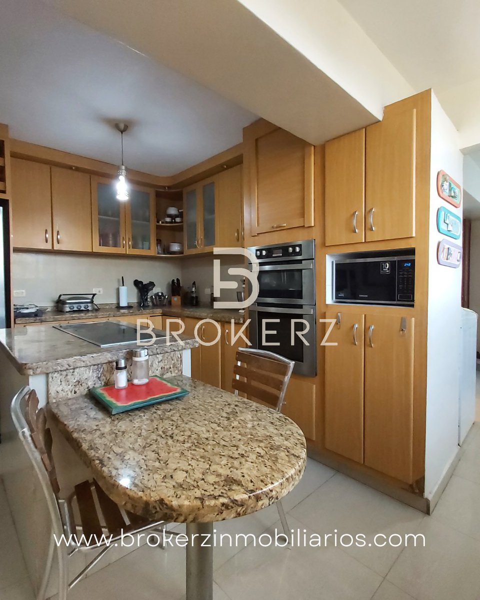 BrokerZ_Inmo's tweet photo. VENTA APARTAMENTO 171 MT2 3H+SERV/ 3B / 2E LOS NARANJOS - EL CAFETAL: 
- Precio de venta: US$98.500 
- 171 M2 
- 4 Habitaciones 
- 3 Baños 
- 2 Estacionamientos  
- Más información y fotos: 
https://t.co/VEJp1ZNz0i

#Caracas #inmobiliaria #ventaapartamentos #elhatillo https://t.co/4EL3b9v4Hz