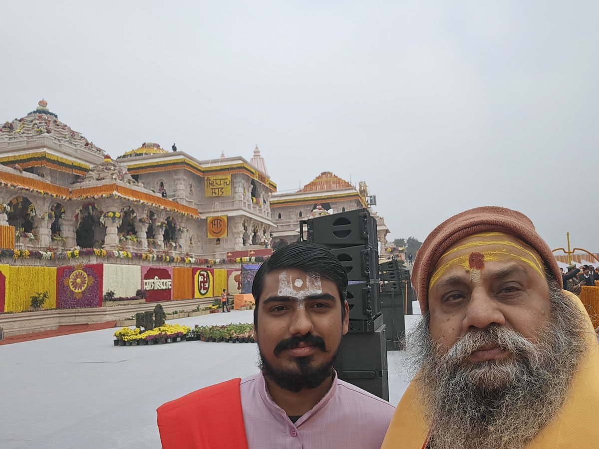 अयोध्या धाम में श्री राम लला की प्राण-प्रतिष्ठा का अलौकिक क्षण हर किसी को भाव-विभोर करने वाला है। इस दिव्य कार्यक्रम का हिस्सा बनना मेरा परम सौभाग्य है। जय सियाराम!
श्रीमहंत नारायण गिरि दूधेश्वर नाथ मंदिर गाजियाबाद उत्तर प्रदेश