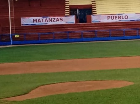 #Matanzas redobla esfuerzos para acoger el cierre de la II Liga Élite del #BeisbolCubano, que domina 3-2 en duelo contra #Artemisa. Así luce el Estadio Victoria de Girón, donde volverán a chocar este martes. #Cuba  #Beisbol.