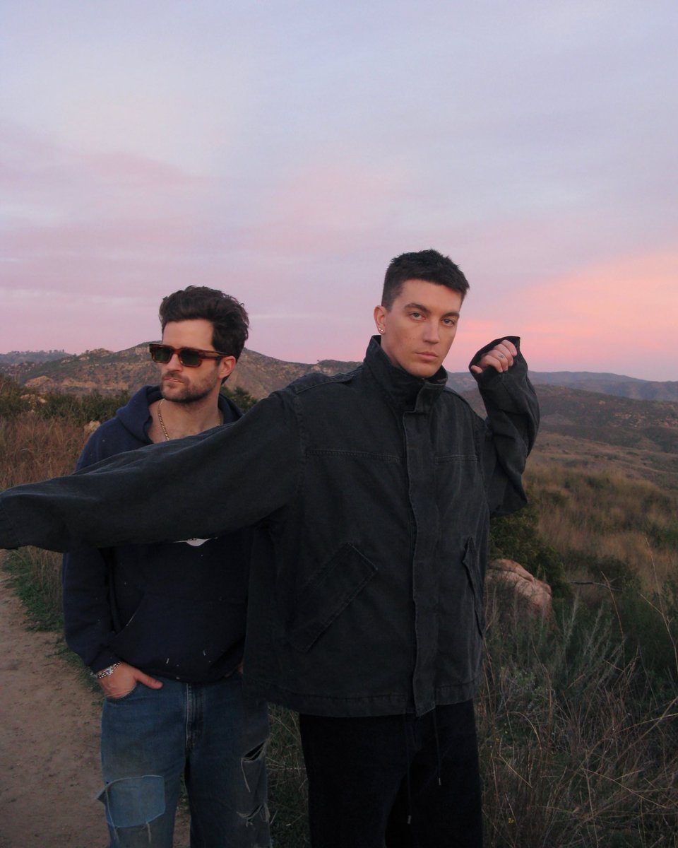 thisisLANY's tweet photo. america’s band 🇺🇸 🌹 
-
https://t.co/GDO4IW0w0S https://t.co/vEvZVK40r6