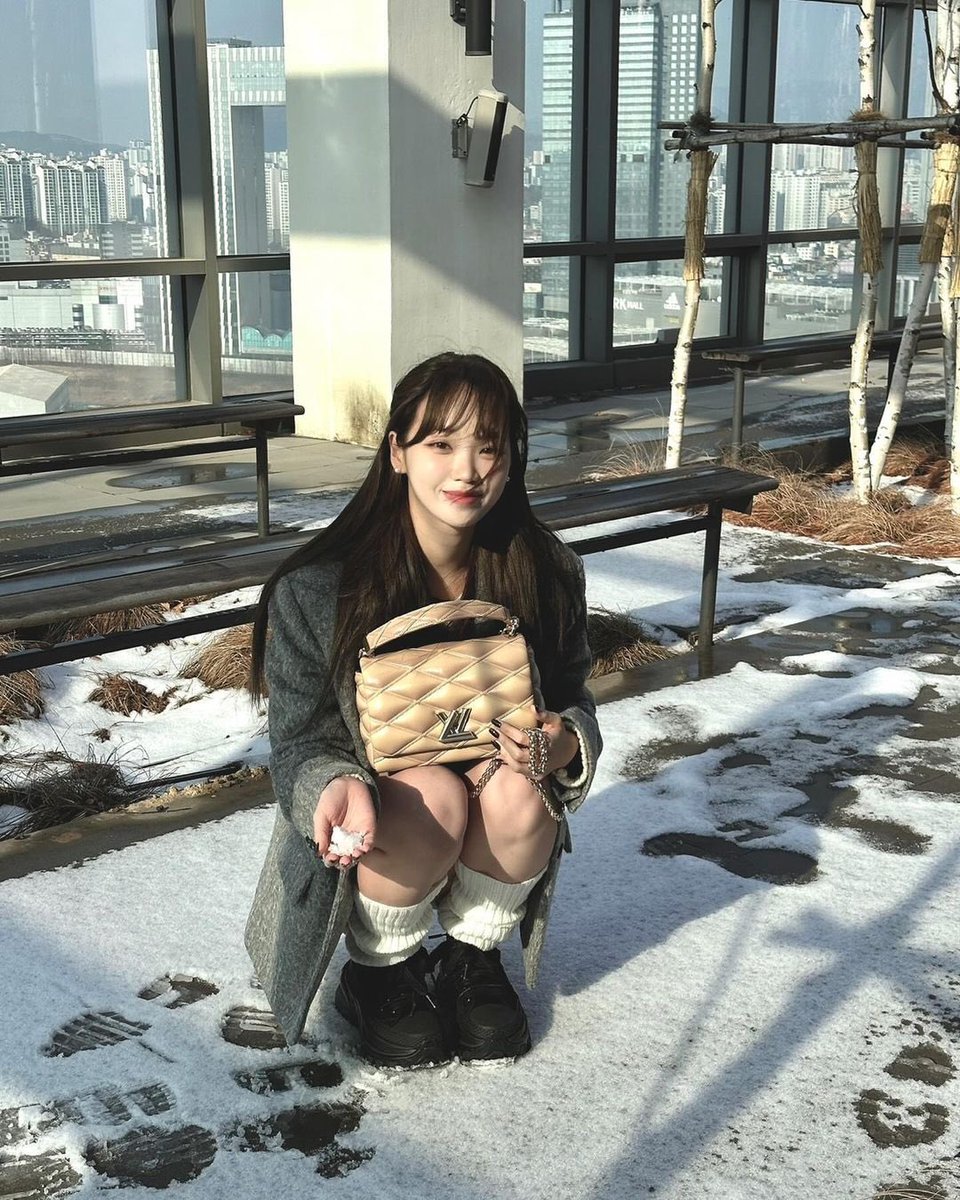 happy little chocolate head is spotted enjoying the perfect weather showcased by winter, with a small bulk of snowflakes in her tiny fist! ☃️ it's never been too late to ask for your willingness and build some snowman with her. so, what do you say upon the offer? 𖡼 ָ࣪ ˖