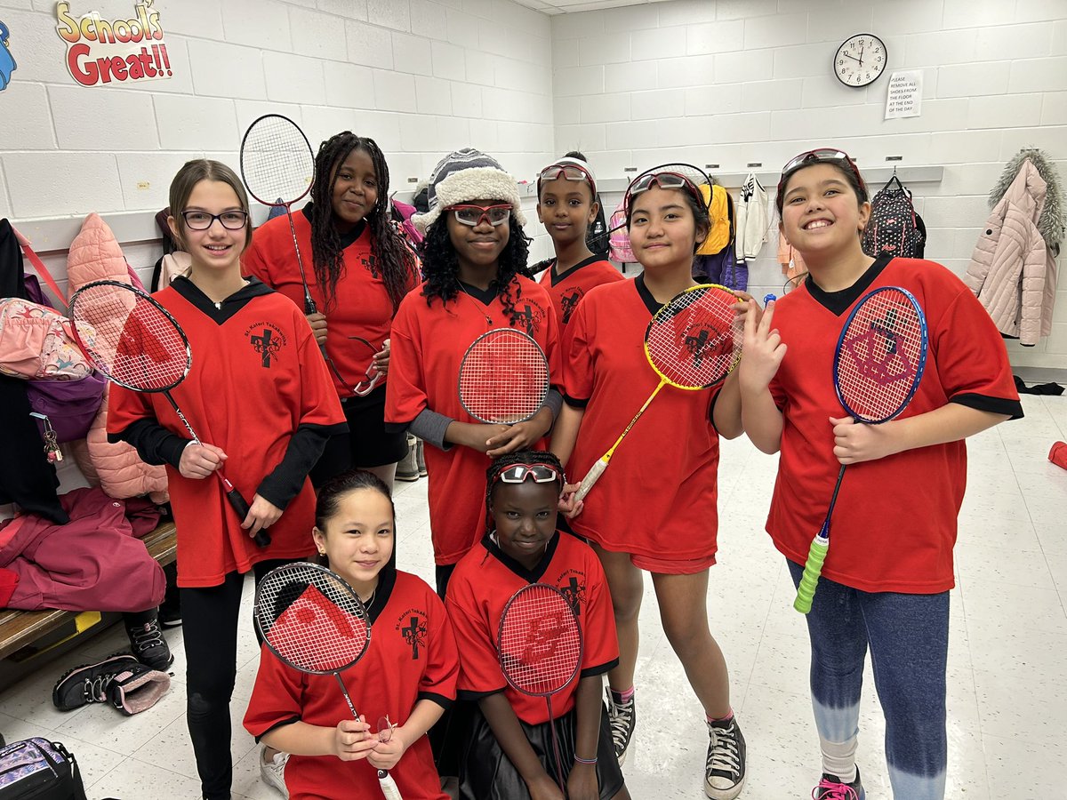 MrsCarrier23's tweet photo. Such a great experience coaching these awesome grade 5 &amp; 6 girls! They made SKT proud with their teamwork, sportsmanship and encouragement of each other! #beSKT @StKateriOCSB https://t.co/Kfecjojqka