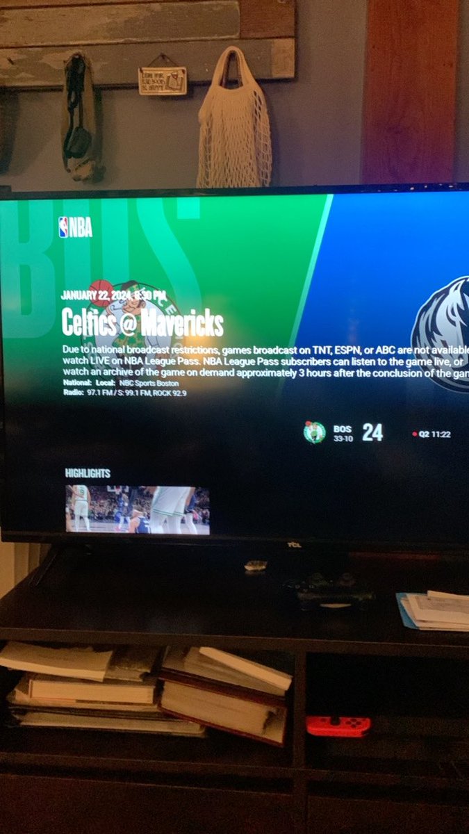 YoungRetti's tweet photo. @NBALPSupport why is this happening to me? I live in Buffalo NY. https://t.co/rv0c2Xb31F