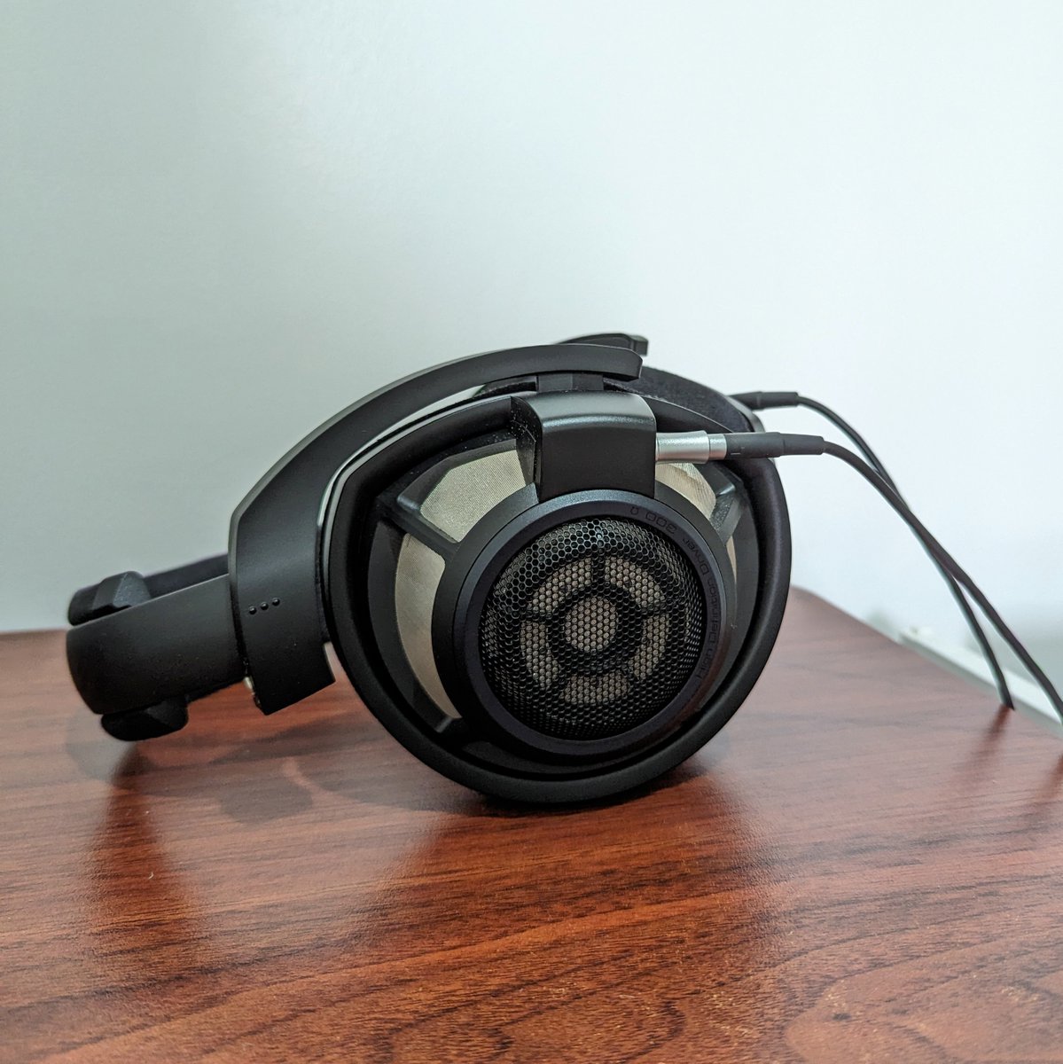 The Sennheiser HD8xx addressed most of the flaws of the original HD800s while adding its own 'flavor'. Does it make it a better buy than its predecessor? We shall see soon!