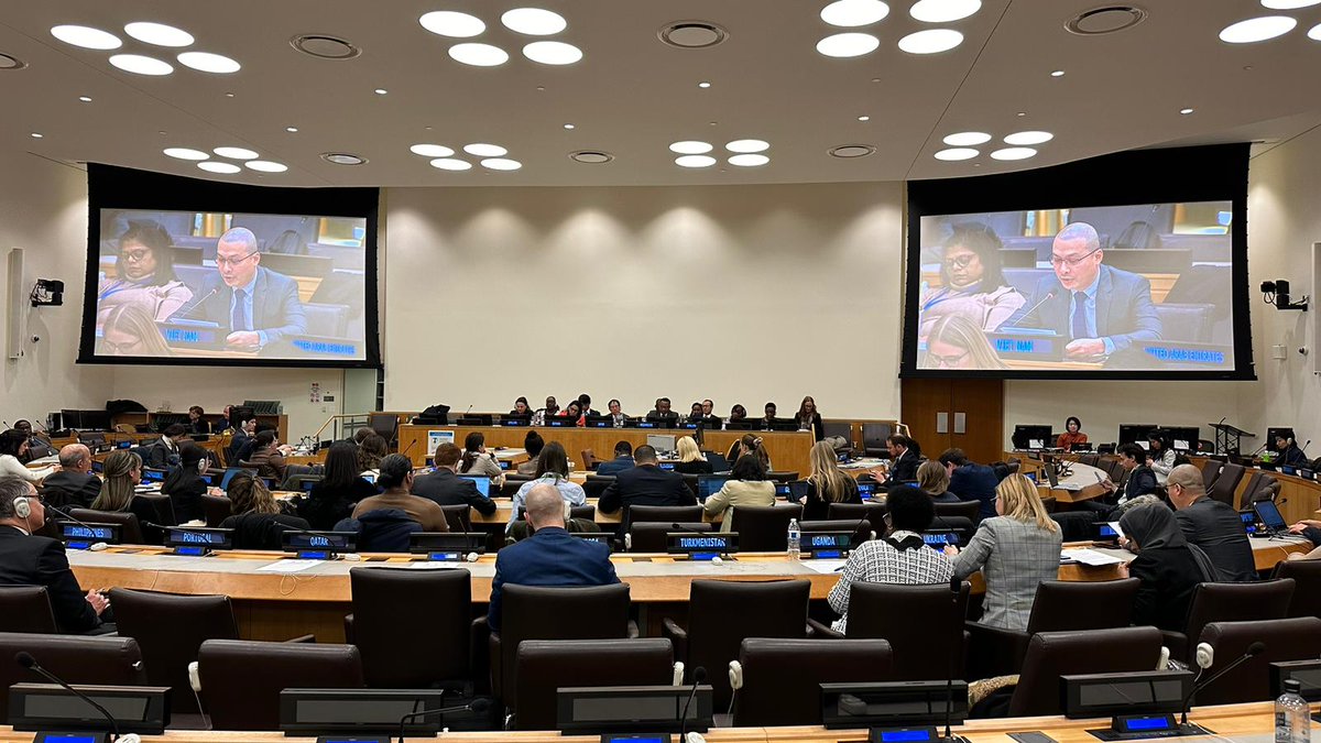 At today’s UNSC peacebuilding Arria, 🇻🇳🗣: (i) UN must take holistic approach to address multidimensional causes of conflicts; (ii) UNSC response, in line with int’l law &amp; UN Charter, must complement but not supplant role of country concerned; (iii) Women empowerment is critical