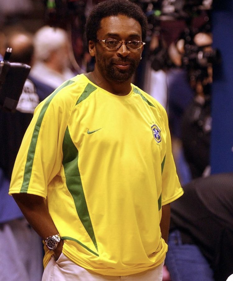 Spike Lee na final da NBA em 2002. 🇧🇷

Nostálgico!