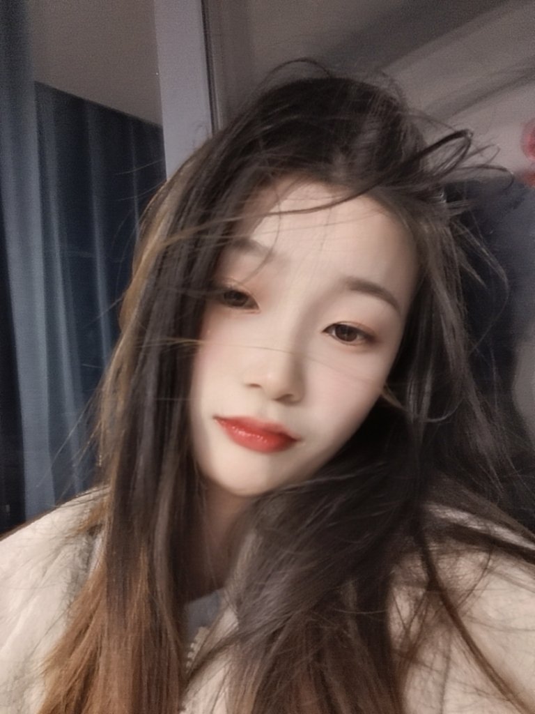 我还说我拍了好多呢，找了半天只找到一个，我这半年消失到底在干嘛。。。