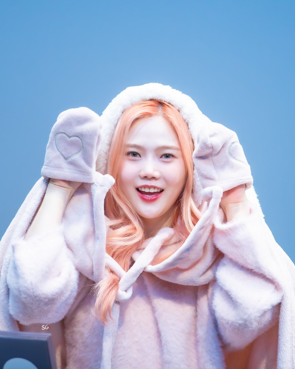 SG_love_OMG's tweet photo. 240121 오마이걸 시그팬사
추운 겨울 봄처럼🌸
다가온 쩡이의 미소
🥰🫶🏻🩷🩷🩷
#오마이걸 #OHMYGIRL #효정 #HYOJUNG https://t.co/TL9EasRFwB
