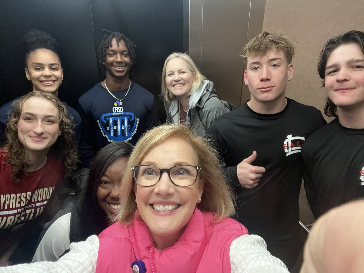 JulieHinaman's tweet photo. @CyFairISD has a leadership program for student-athletes at all 12 high schools w/ focus on community service called S.A.L.T.  
Tonight, SALT got to hear from alumni who are professional baseball players who attended CFISD K-12. @CFISDAthletics 
#CFISDproud
#PublicSchoolProud https://t.co/an3VmZJ1Cj