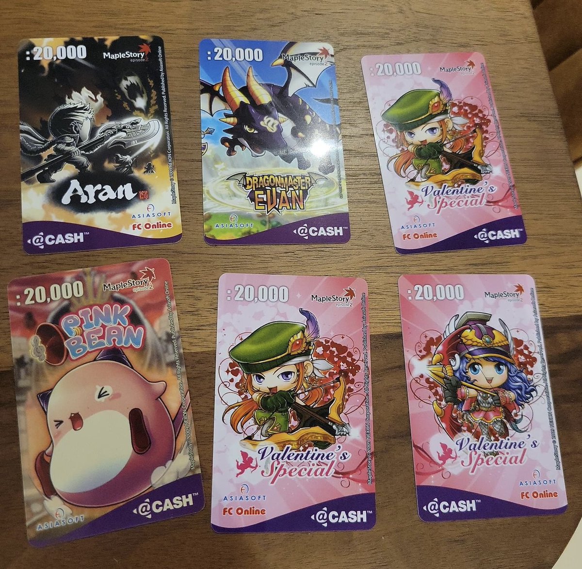 kauzieeee's tweet photo. I remember saving lunch money in elementary school to buy these for my @PlayMapleSEA char 😭😭😭

@MaplestoryU will change my schedule again. I wait in so so much anticipation. https://t.co/YgvDxgpeU1