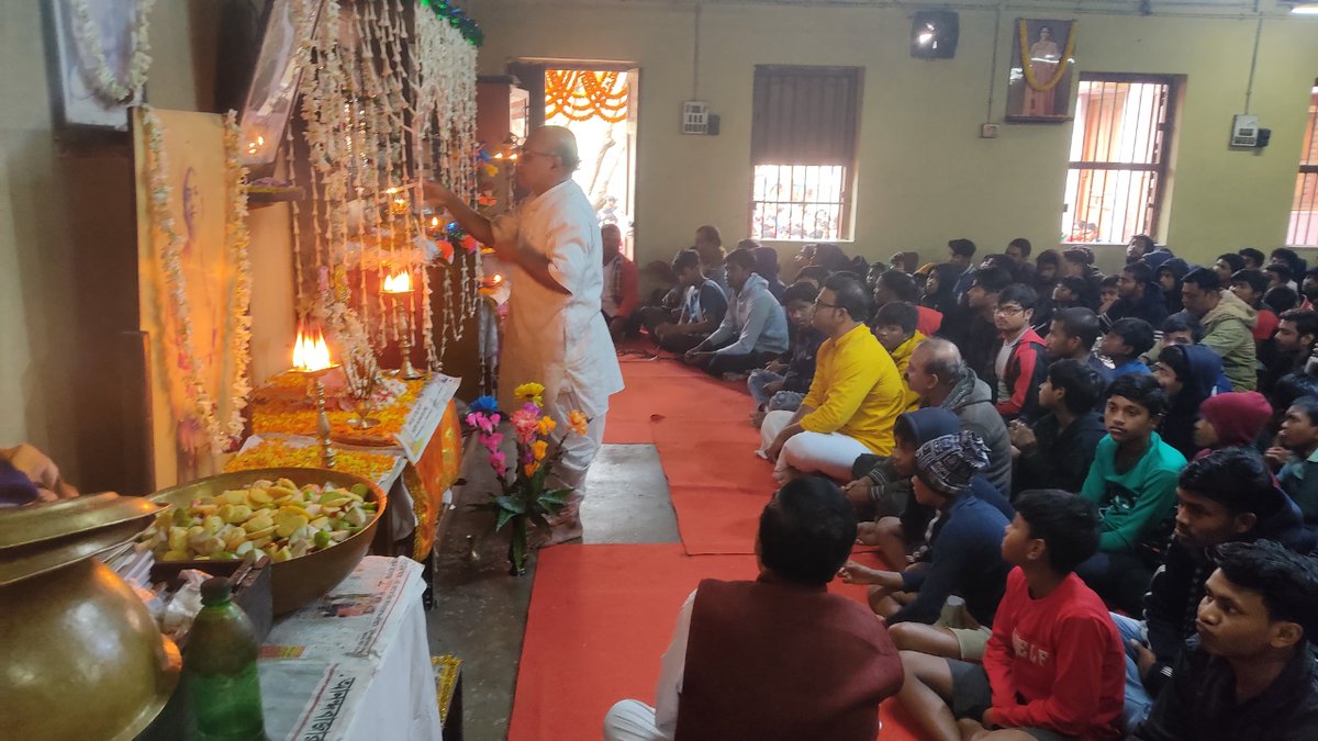 ParivaarRES's tweet photo. On the occasion of Shri Ram temple inauguration and pran pratishtha ceremony at Ayodhya, children and sevabratess at the Parivaar Bengal and Madhya Pradesh expressed their reverence for Lord Ram through artistic depictions, lighting lamps and singing devotional songs. https://t.co/E7XBWKU4KN