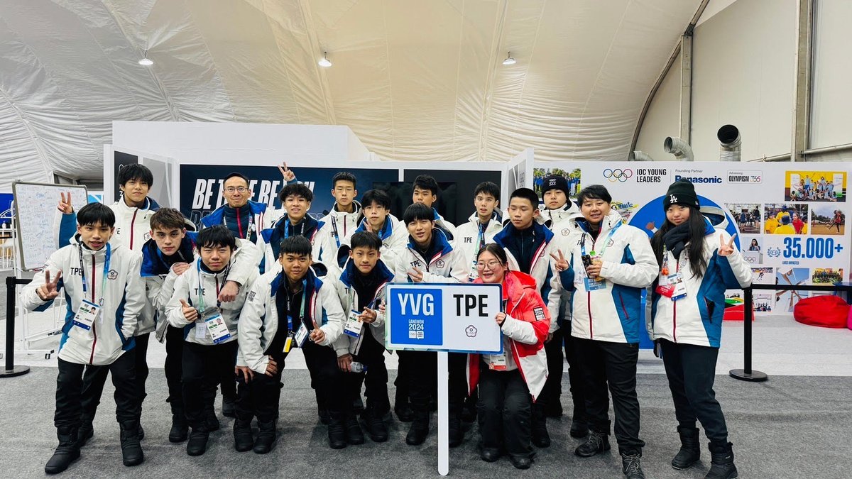 Team #Taiwan🇹🇼 smiles at the opening ceremony of the 2024 Winter Youth #Olympics Jan. 19 in #SouthKorea🇰🇷. (Courtesy of Ministry of Education)