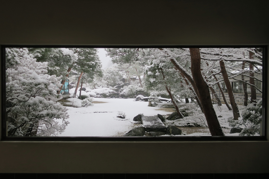 ❤️送料込値下げ❤️絵画★冬枯れの冬景色★ガラス額入り 窓の外に見える庭園を一枚の掛軸や絵画として鑑賞できる「生の掛軸」や