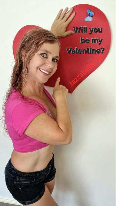 Love is like a fart &ndash; if you have to force it, it's probably crap! Happy Valentine's Day to my effortlessly<a href="/tag/defleappard"class="tags"><span>#defleappard</span></a>