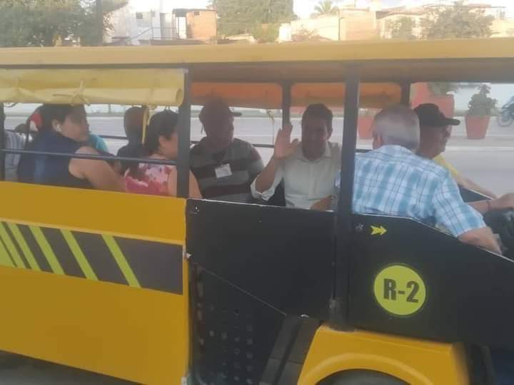 Y cuando vi esta foto, el Ministro @MitransCuba @E_RdgzDavila en un punto de embarque y en vehículo eléctrico en #SanctiSpíritusEnMarcha, reafirmo que es de la #GenteQueSuma @MaraCConcepcin1 @DiazCanelB