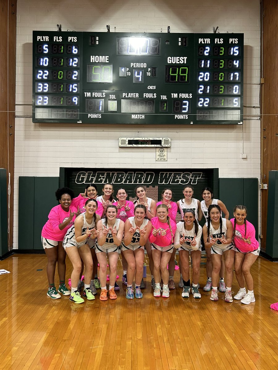 A hard fought 50-49 win over a tough York team tonight! Well done, ladies! Back at it vs Proviso West on Friday night! 💚🏀🖤