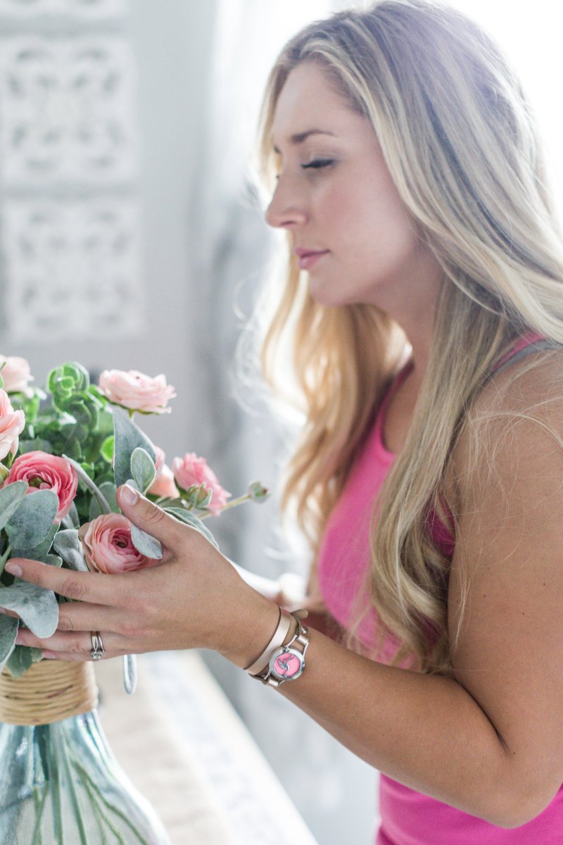 Wild_Essentials's tweet photo. Introducing our exquisite Necklace Diffuser! 🌸✨ Elevate your style while enjoying the benefits of aromatherapy. Each pendant is a statement piece, bringing wellness and fashion together seamlessly. 💖 #NecklaceDiffuser #AromatherapyFashion #WellnessJewelry #ShopNow https://t.co/nMoZ0RdXVR