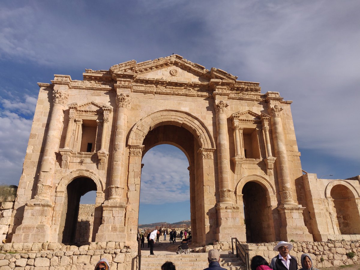 I was very keen to travel to Egypt, #Jordan was not specifically on my bucket list. The fact that our travel organizer had paired them was the reason I decided to tag along. It turned out to be a helluva experience  #Travel #Travelogue foodaholix.in/2024/01/Jordan…