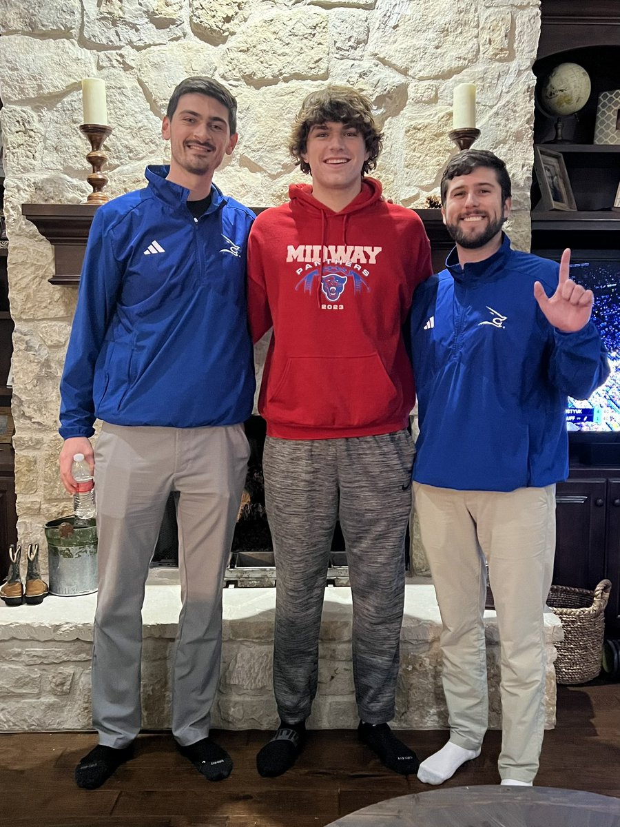 Thank you @CoachLagerstrom and @JericSmith12 for the home visit tonight. Appreciate the time coaches! @JavelinaFB @MidwayFB