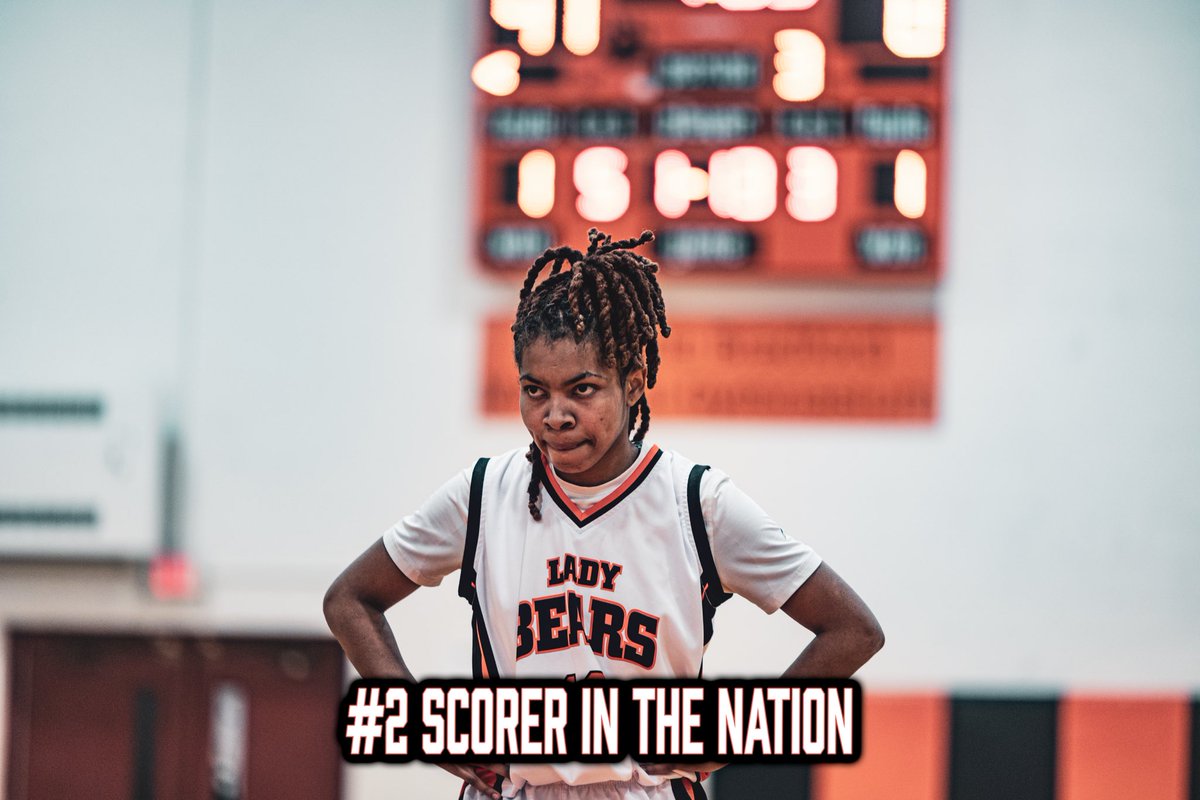 DeeAyySports's tweet photo. Iyanna Wade is the nation’s 2nd leader in HS girls PPG averaging 38.8 as of a few games ago. 

Today she goes for 42 PTS 5 REB 10 STL 4 AST

She recently WENT OFF for 56 points against conference opponent Winchester Thurston. 

Her last 5 games: 
31 PTS
37 PTS
56 PTS
42 PTS 
42 PTS (Today) 

To begin 2024 she went on a scoring rampage 
49, 50, 48 PTS BACK TO BACK TO BACK games 🤯

The scoring phenomenon is on pace to break plenty of school records but says she has her eyes on the bigger prize, which is bringing home the chip for Clariton