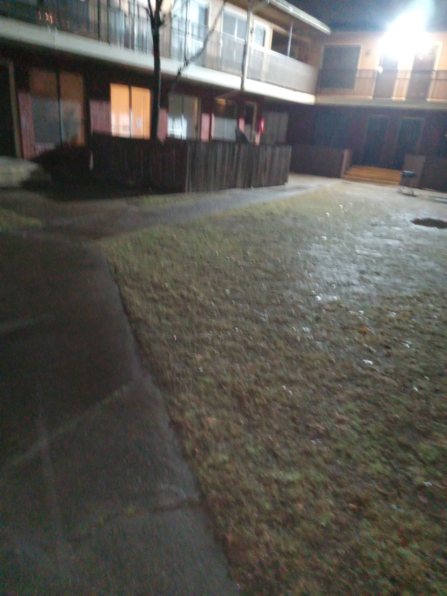 OBot321's tweet photo. It's like 9:17 PM and cold as fuck, but sure. https://t.co/PKo0aUETX0