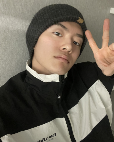 ebbets_field's tweet photo. #베리베리 #강민 
#이벳필드 #EBFD #EBBETSFIELD
베리베리 강민님 '절개 배색 트랙 재킷 블랙' 착용하셨습니다.🎀🎁😊
https://t.co/2OfTb6vlD4 https://t.co/Q4HJPOjY6x