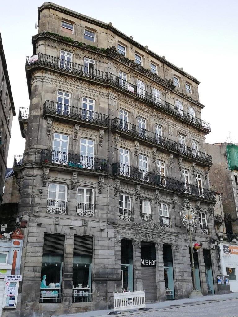 Edificio Ledo.
Porta do Sol - Rúa Abeleira Menéndez en Vigo. Edificio Singular.
Máis info
patrimoniogalego.net/index.php/1081…