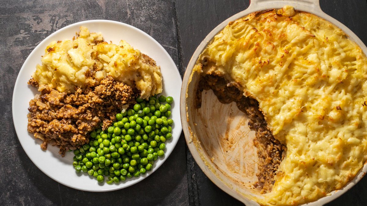 Caledonia pie is a new twist on haggis, neeps and tatties for Burns Night. Recipe link: hamlynsoats.co.uk/recipes/caledo… #haggis #BurnsNight #oatmeal #oats #scottishrecipe