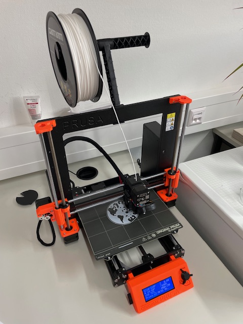 🔬Exciting News! Our lab just welcomed a new member – a state-of-the-art 3D printer! From custom lab equipment to stunning visualizations, this printer is set to elevate our research game and to upgrade molecular medicine studies!#3DPrinting #MolecularMedicine #Prusa