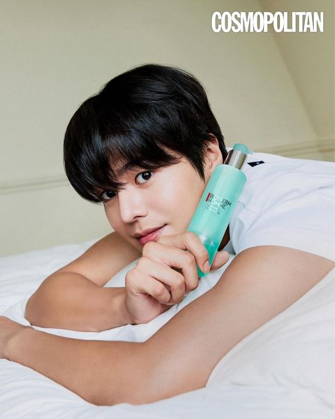RYEOUN_JP's tweet photo. 【#luckycompany Instagram】
リョウン俳優が共にしたCOSMOPOLITAN KOREAグラビアが公開❤️‍🔥
リョウン俳優×Bioderma Homme の組み合わせに賛成！
-
沢山の関心をお願いいたします🐳
-
#リョウン #려운 #비오템옴므 #코스모폴리탄 #BiodermaHomme #ryeoun #cosmopolitan

https://t.co/SRRT6F4cPk https://t.co/hgUY42TZ7K