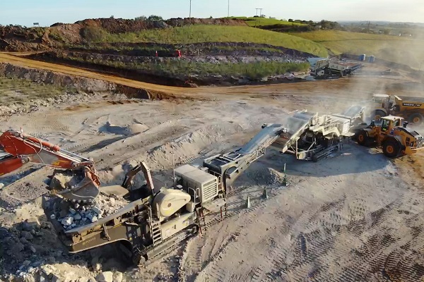 mteexpos's tweet image. Contractor bolsters fleet to keep up with southern Africa’s growing demand for beneficiation
.
mteexpos.co.za/contractor-bol…
.
#MTEexpos #crushingandscreening #comminution #mining #quarrying
.
📷 - @PilotCrushtec