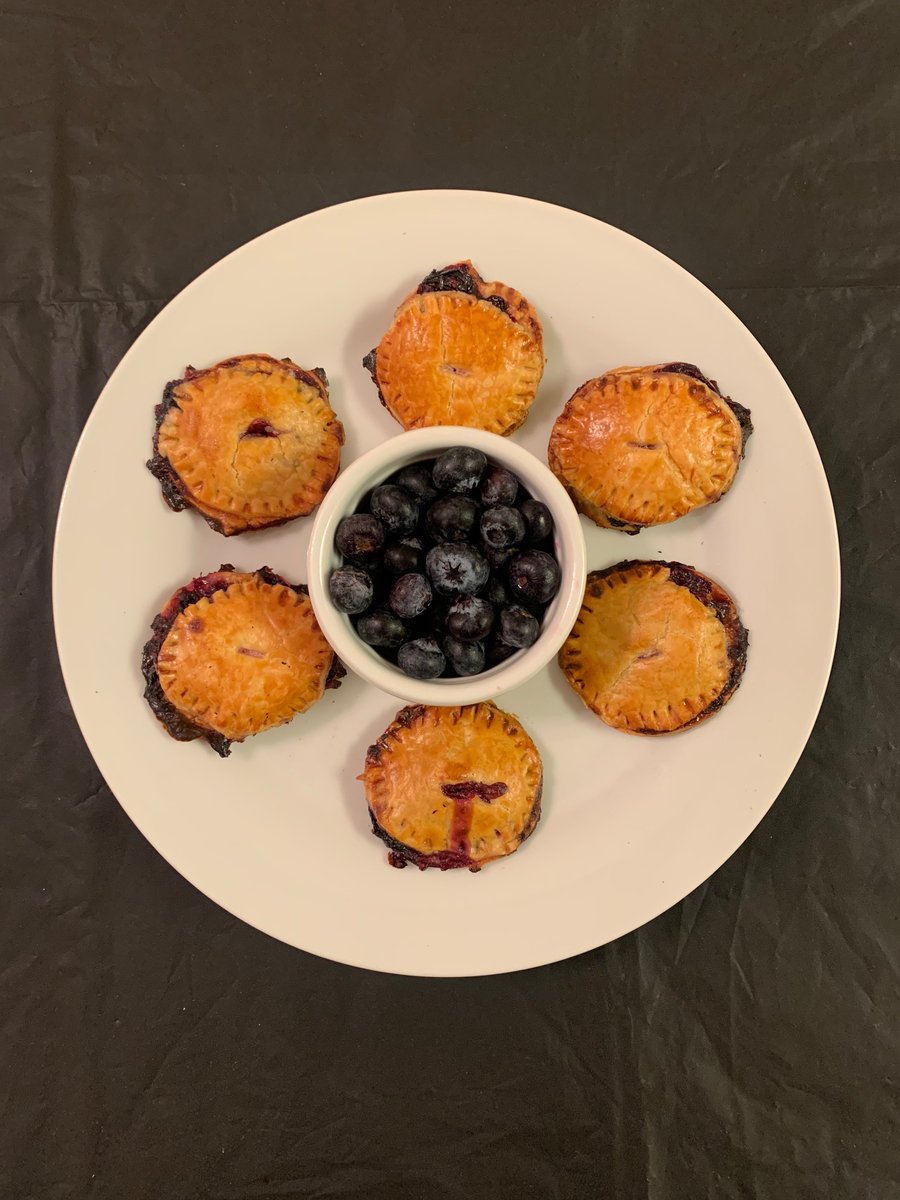 CapricornBlood's tweet photo. Celebrating NATIONAL PIE DAY by making Blueberry Hand Pies!
🫐 🥧 😋
#NationalPieDay #pieday #pies #handpies #pielover #blueberries #blueberry #blueberrypie #bitesize #baking #cooking #dessert #food #homemade https://t.co/q0k2unU6uV