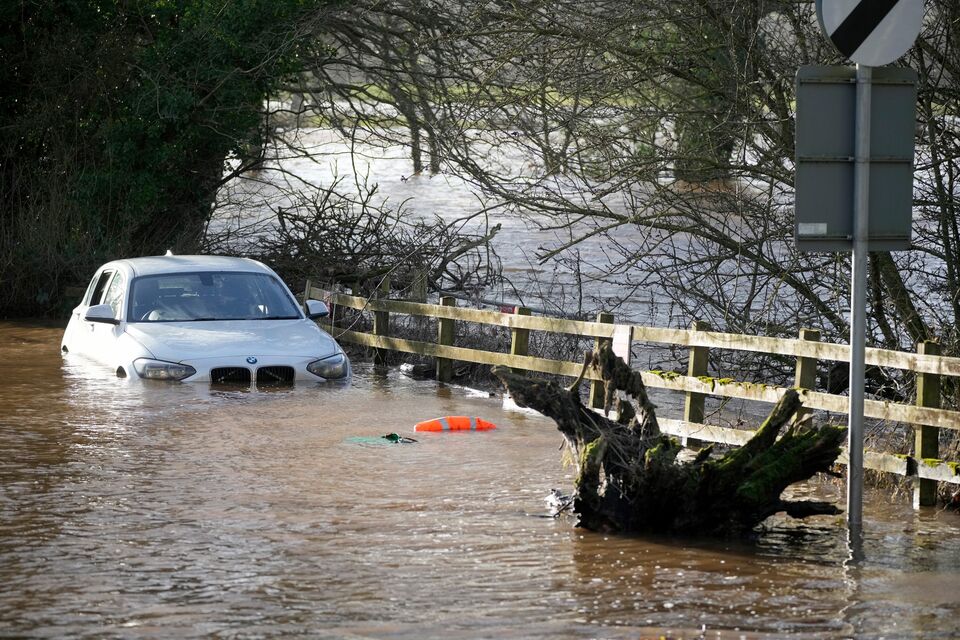 UK braces for next Atlantic storm with wind alerts for Tuesday bloomberg.com/news/articles/… via @EamonFarhat @WeatherSullivan @CeliaBergin