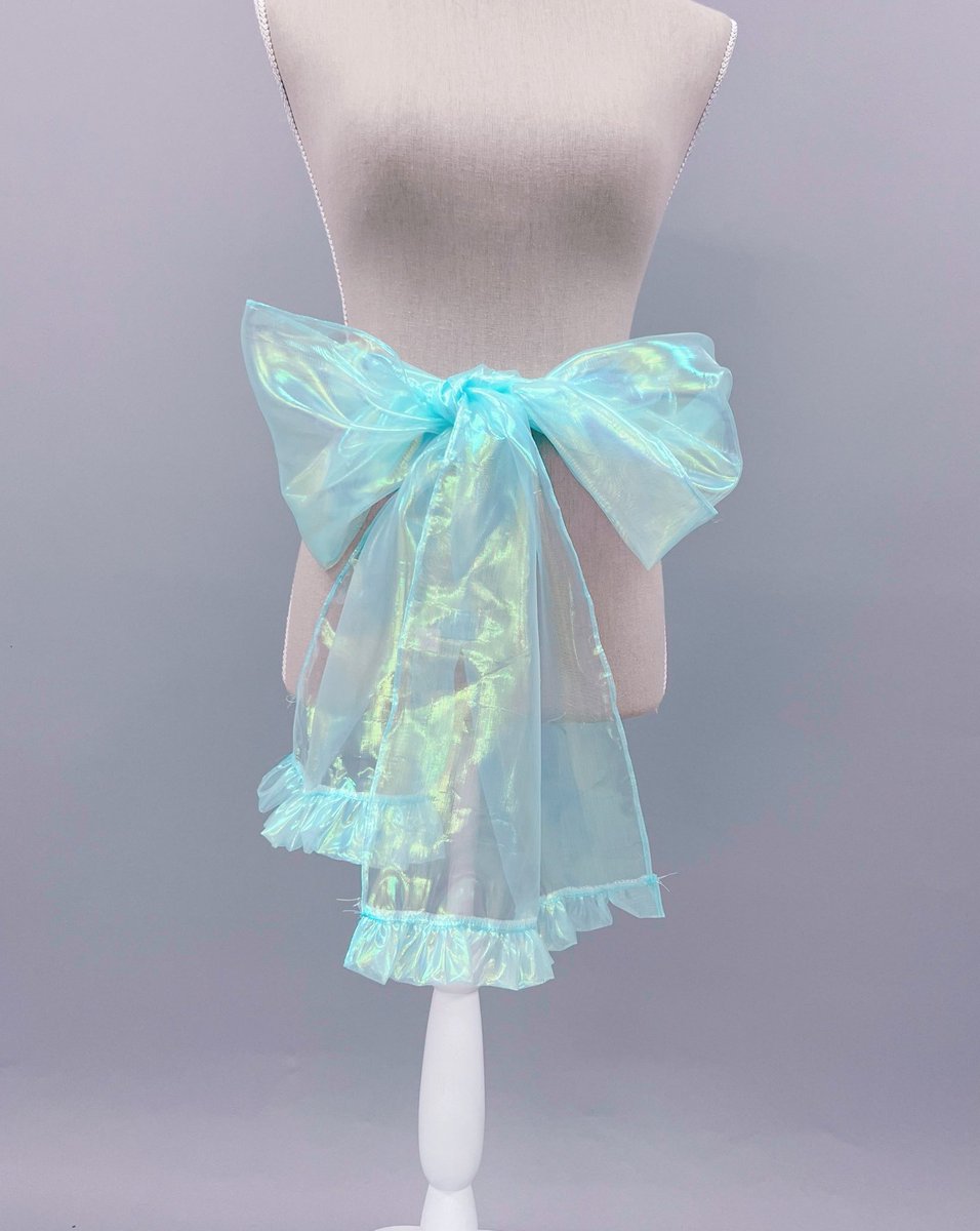 anonenone_jp's tweet photo. 数えきれないほどリクエストをいただいていた…撮影非売品のオーロラ帯…♡ぷるぷる透明兵児帯としてようやく商品化です。フリルまでオーロラでかわいすぎる。ジャージ浴衣の帯として合わせるのが断然おすすめですが、マフラーっぽく巻いたり、ヘアリボンにしても素敵。 https://t.co/6ar6fqhv7z