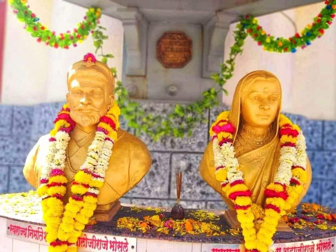 arvindthorat89's tweet photo. स्वराज्याची मुहूर्तमेढ रोवणाऱ्या रणधुरंधर महाबली छत्रपती शहाजीराजे महाराजांच्या स्मृतिदिनानिमित्त शत: शत: नमन !

#आबासाहेब 🙇🏻💐🧡 https://t.co/WViTiH4xa2