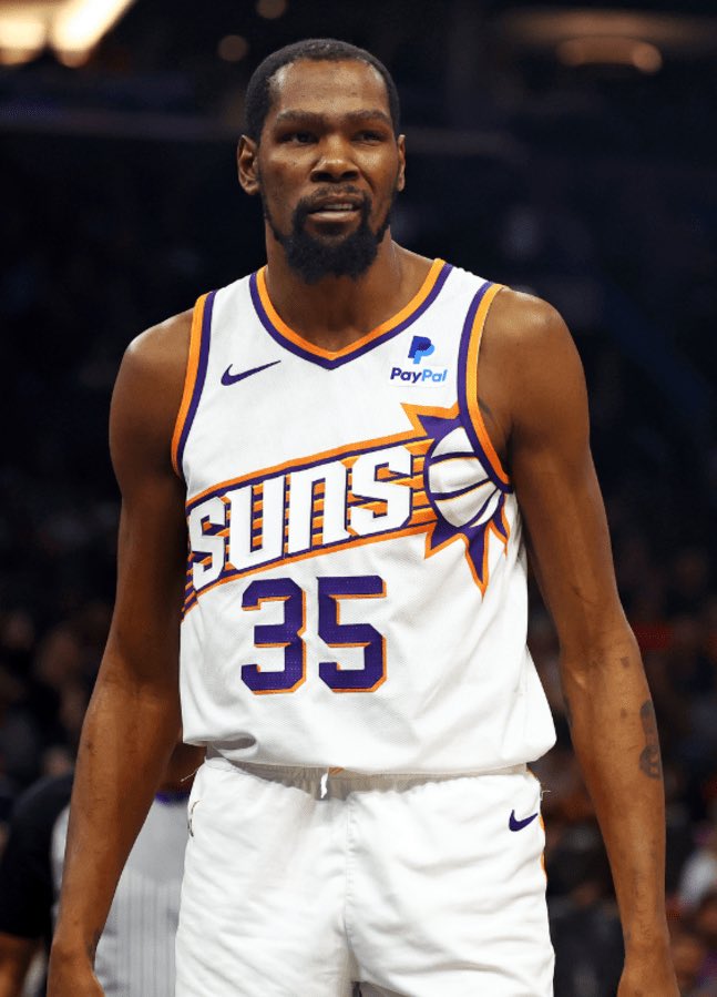 KEVIN MF DURANT TONIGHT:

43 POINTS
8 ASSISTS 
6 REBOUNDS 
2 BLOCKS
1 STEAL
50% FG

GAME WINNER.
