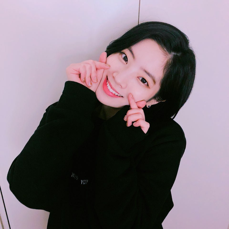 Ust𝐞des no están listos, n𝕚 yo para contárselos pero ya actualizaron the #𝐛a𝚖𝚋𝐢e京̸子𝐬𝕥ōry⁩ después de mil años, dejamos a un lado los ti𝚔toks pues #𝐜𝚑ä𝚙ter𓊈ฅ᭬ꫂฅ𓊉𝐭𝚠ō⁩ - ♡📓 nos espera con un po𝕔o de dramita. ꒰ᐢ. .ᐢ꒱

𝒅oū𝕔è 𝐩𝕠𝚙 ❥ ུ ⁦ 𝑙u𝐧𝕒! 🎀