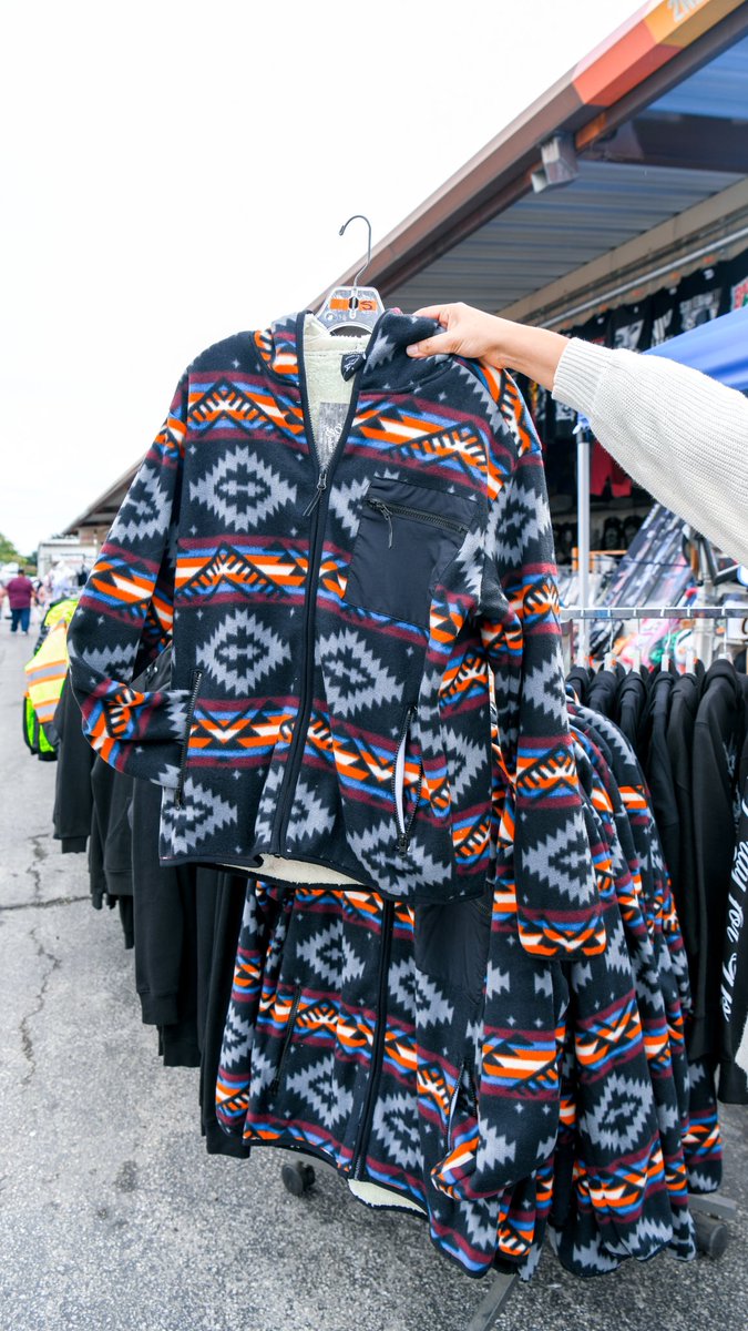 TradersVGP's tweet image. 🧥❄️🌧️ Stay warm and look GOOD. Traders Village in Grand Prairie has a HUGE selection of coats, sweaters, blankets and more. 

Open Saturday and Sunday 😀 See y’all here this weekend.

#TradersVillage #lapulga #lapulgadegrandprairie #openmarket #openmarketfinds #lapulgafinds