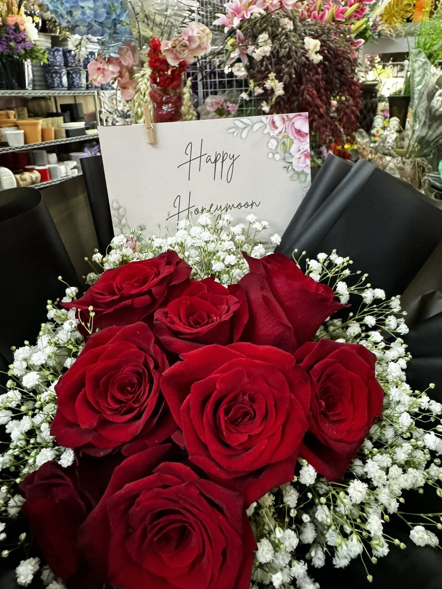 NorAzmiAzizan2's tweet photo. مع السلامة حبيبي فهد الحربي من القصيم 🇸🇦يعطيك العافيه على كل شيء 🙏🏻😊💐
#ماليزيا #جزيرة_لنكاوي #سياحة_سفر #شهر_العسل #حب_الحياة #اكسبلورر_explore #سعودية #القاصيم استفسار سياحه تواصل معي عبر الواتس آب https://t.co/WKnXFq5v8M https://t.co/NOCrpNS8do