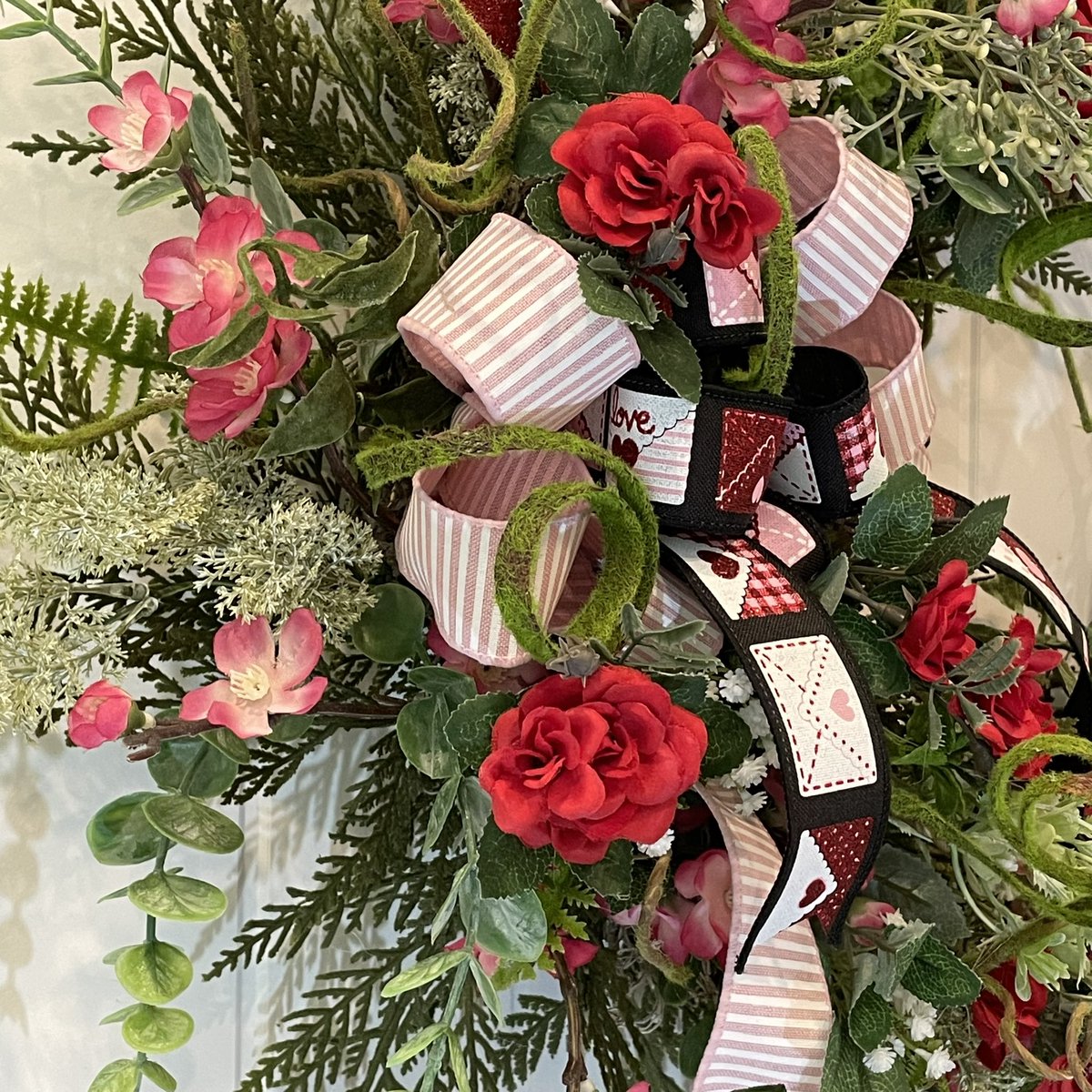 Who is your Valentine? 
#SuCasaEncantada #valentinesdaygifts #Valentinesdaydecor
#doordecor #smallbusinessowner #surprisearizona