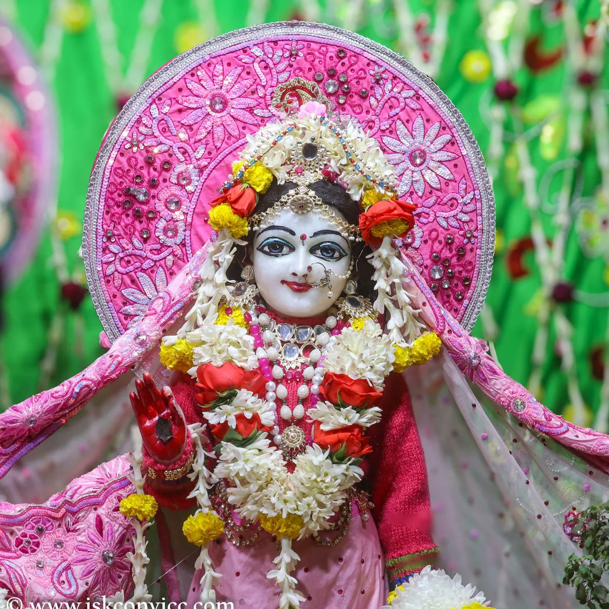 iskconvicc's tweet photo. Śrī Śrī Radha Gopal Darshan - 23/1/2024 @iskconvicc

#srisriradhagopal #iskconvicc #iskconvaranasi #iskcontemple #tuesday #tuesdaydarshan #shricharan #radha #krishna #sita #ram #gauranga #nityananda #sobeautiful #govind #narsimha #prahaladmaharaj #prabhupada #iskconphotos https://t.co/hn5aCITU0q