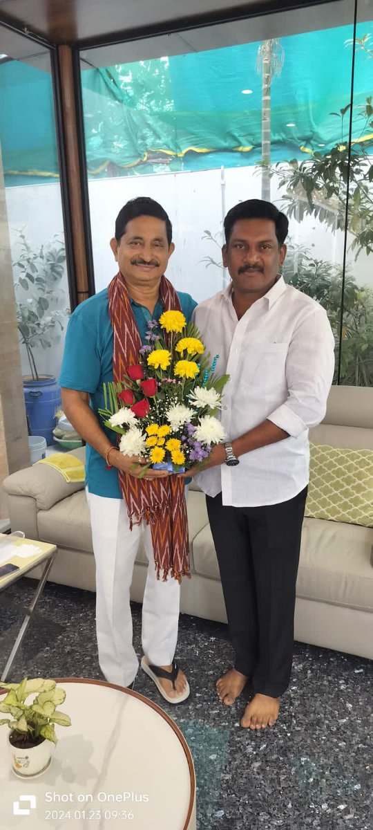 VennamDhalam's tweet photo. తెలంగాణ రాష్ట్ర ముఖ్యమంత్రి రేవంత్ రెడ్డి గారికి మరియు ప్రభుత్వ వ్యవహారాల సలహాదారులుగా నియామకం అయిన మహబూబాబాద్ జిల్లా ముద్దుబిడ్డ వేం నరేందర్ రెడ్డి గారిని కలిసి పూల బోకే అందజేసి శాలువాతో సత్కరించి శుభాకాంక్షలు తెలిపిన TPCC రాష్ట్ర ప్రధాన కార్యదర్శి వెన్నం శ్రీకాంత్ రెడ్డి గారు. https://t.co/2W7nt0NBfg